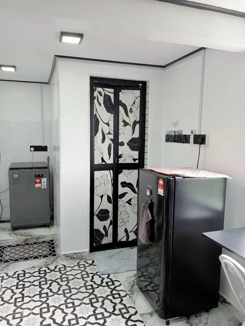 Pintu ke ruang basuh