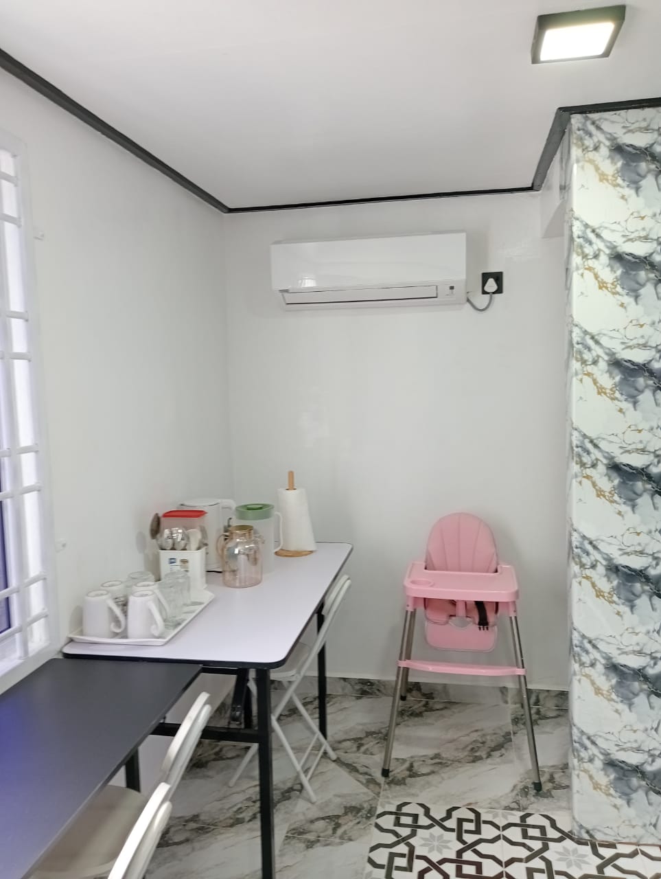 Meja makan + kerusi makan bayi