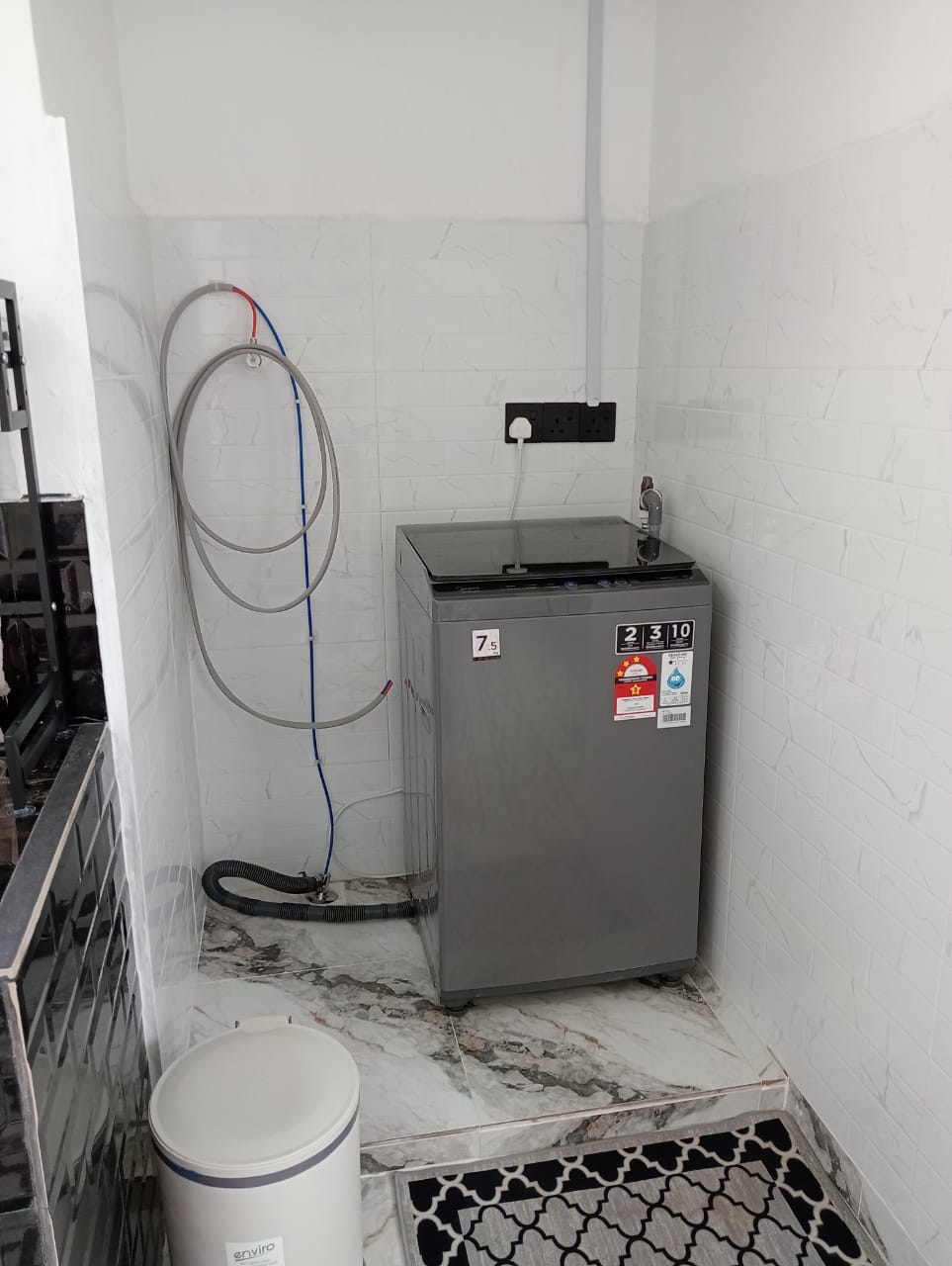 Ruang basuh — mesin basuh & water heater