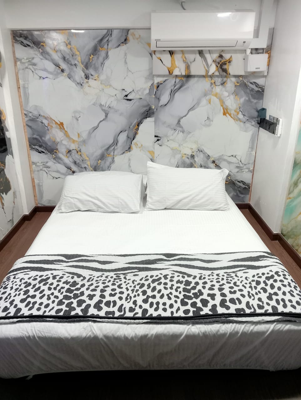 Bilik tidur utama — marble putih emas