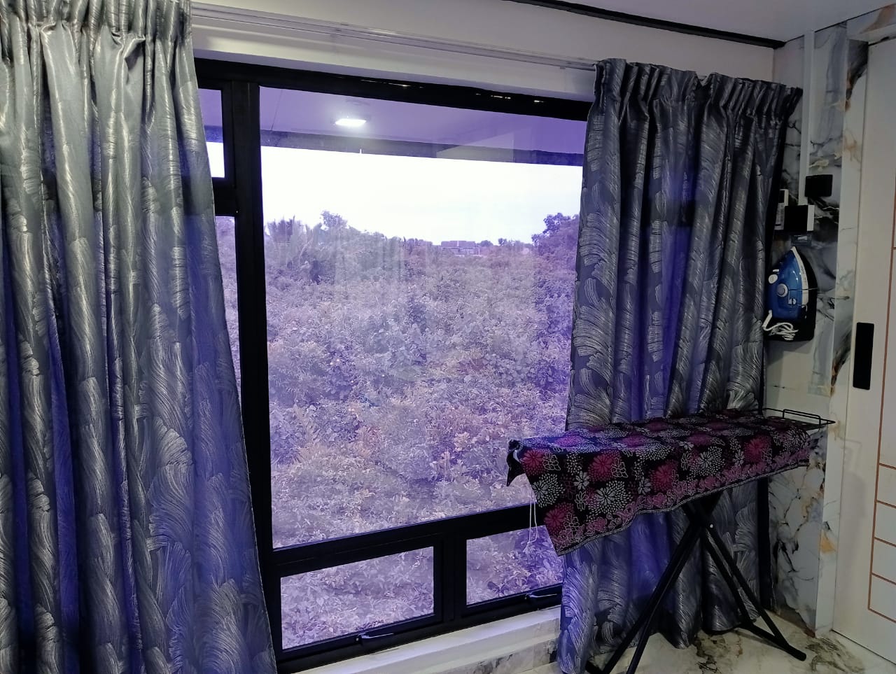 Pemandangan hijau dari dalam